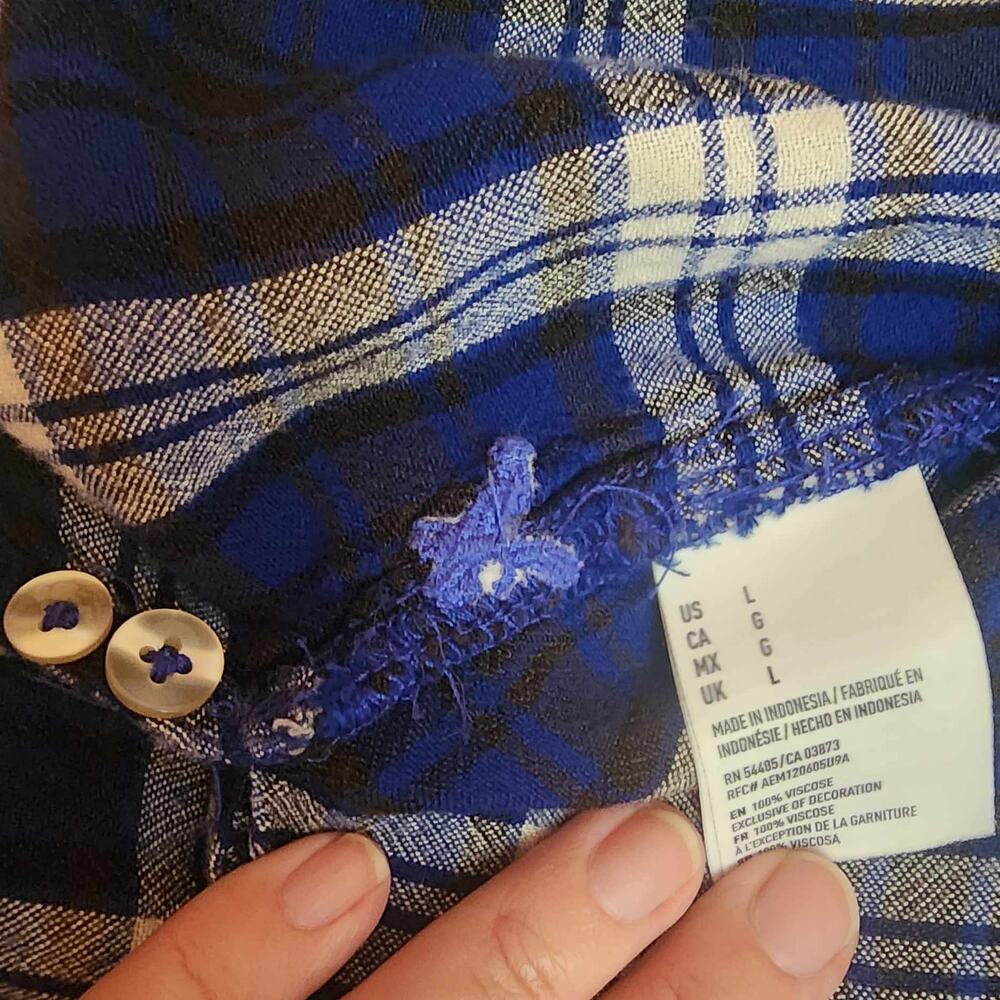 American Eagle Boyfriend Fit Flannel - Size Large - 3/4 Button Up - Picture 4 of 5